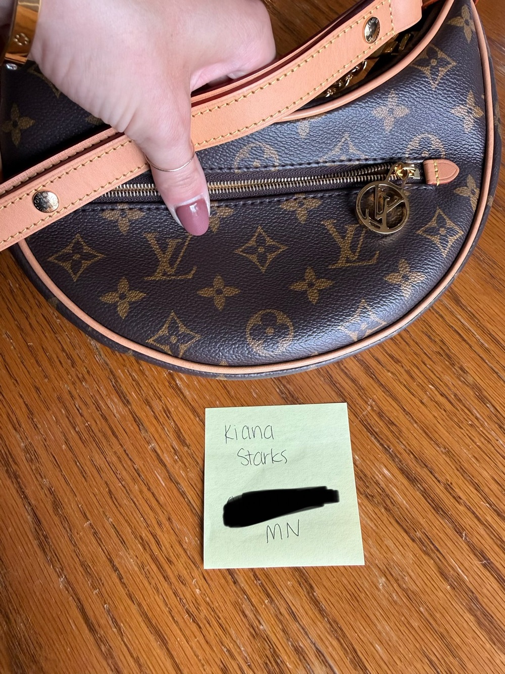 Louis Vuitton Loop - Picture 7 of 9